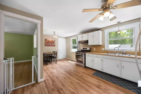 37 Parkerview St, Springfield, MA 01129 photo 8