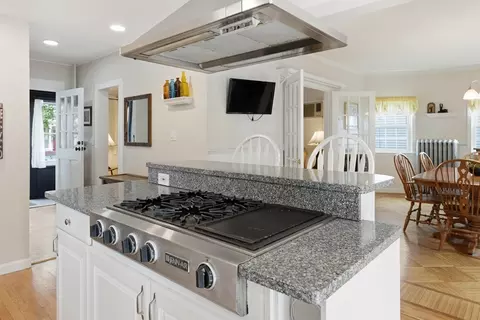 Kitchen - 20 Raymond St, Everett, MA 02149 photo 5 of 8