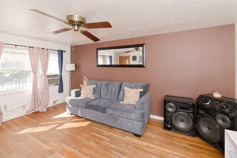 Living - 121 Pilgrim Ave, Worcester, MA 01604 photo 2 of 4