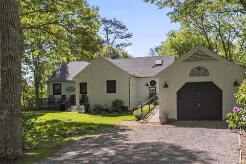7 Ploughshare Ln, Oak Bluffs, MA 02557