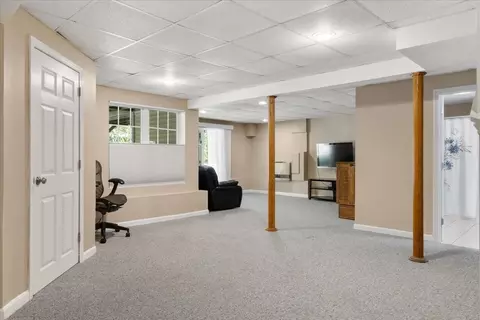 Living - 29 Coldspring Dr #A, Sutton, MA 01590 photo 2 of 3