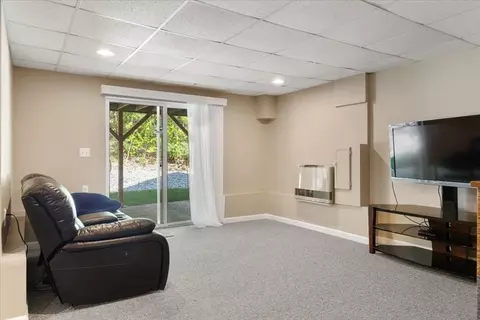 Living - 29 Coldspring Dr #A, Sutton, MA 01590 photo 3 of 3