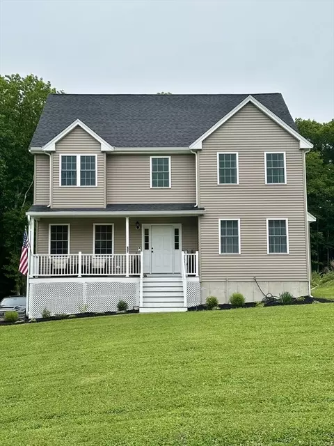 17 Noble St, Dudley, MA 01571