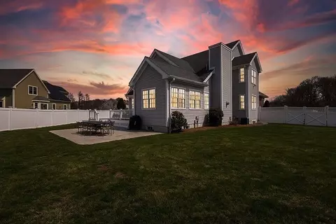 3 Shea Ln, Foxboro, MA 02035 photo 4