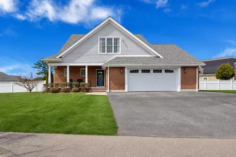 3 Shea Ln, Foxboro, MA 02035 photo 2