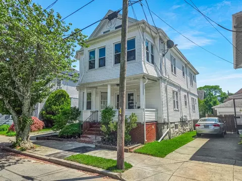 382-384 W Clinton St, New Bedford, MA 02740