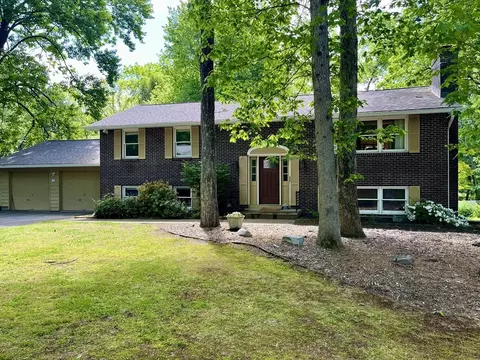 866 Burts Pit Rd, Northampton, MA 01062