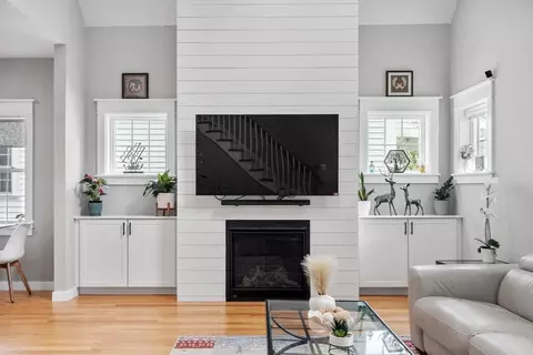 Living - 5 Baldwin Ct #5, Harvard, MA 01451 photo 2 of 2