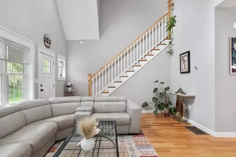 Entry Way - 5 Baldwin Ct #5, Harvard, MA 01451 photo 4 of 8