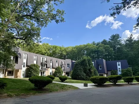5 Shadowbrook Ln #19, Milford, MA 01757