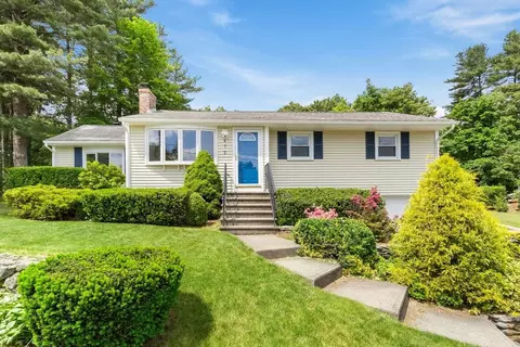 472 Coronation Dr, Franklin, MA 02038