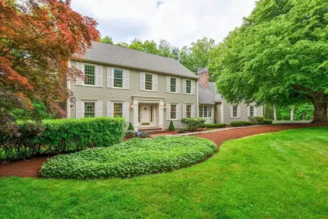7 Village Green Ln, Holden, MA 01520