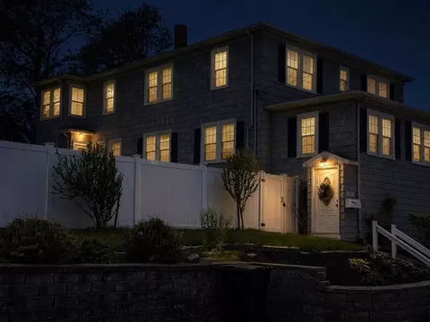 30 Rockland Cir, Hull, MA 02045
