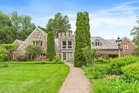 1 Knollwood Dr, Worcester, MA 01609