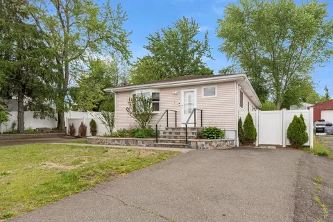 4 Pine, Peabody, MA 01960