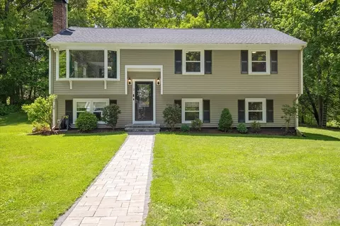 2 Wilson Ln, Plymouth, MA 02360