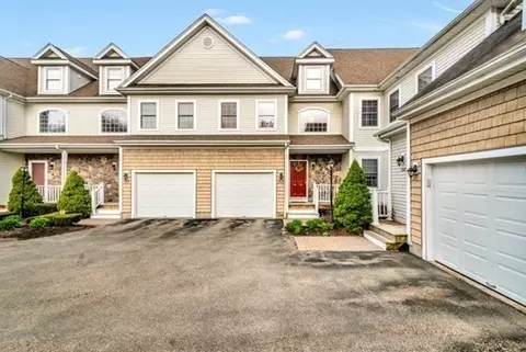 210 Regency Ln #210, Abington, MA 02351