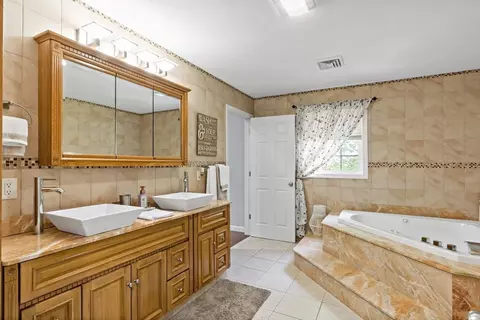 Bath - 1084 Laurel St, Fall River, MA 02721 photo 1 of 3