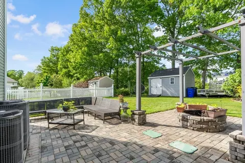 Exterior - 1084 Laurel St, Fall River, MA 02721 photo 4 of 7