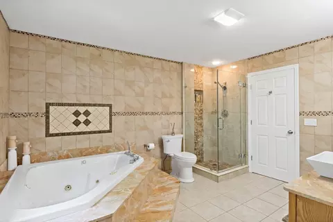 Bath - 1084 Laurel St, Fall River, MA 02721 photo 2 of 3