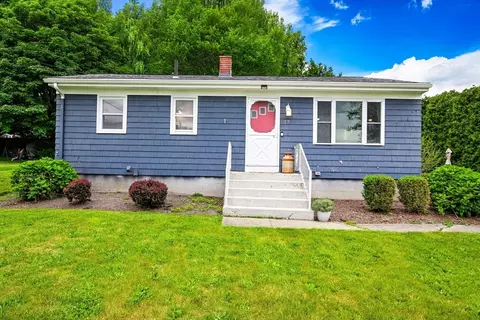 27 Alan Ave, Portsmouth, RI 02871