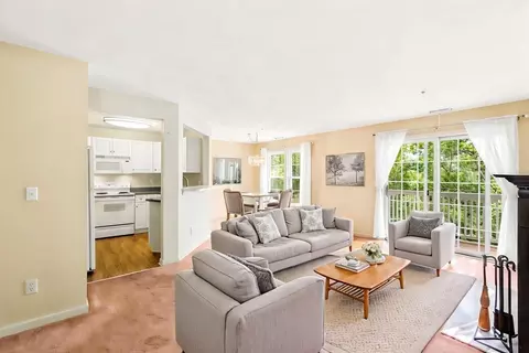 1 Riverview Blvd #2-212, Methuen, MA 01844