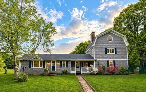 98 Ebony St, Fairhaven, MA 02719