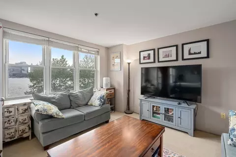113 Sumner St #32, Boston, MA 02128
