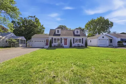 97 Maebeth St, Springfield, MA 01119
