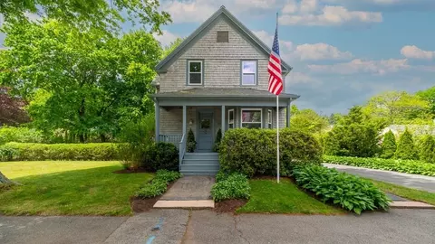 120 Pine St, Manchester, MA 01944