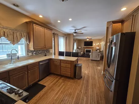 Kitchen - 4 Panarelli Way, Webster, MA 01570 photo 2 of 4