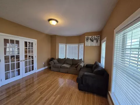 Living - 4 Panarelli Way, Webster, MA 01570 photo 2 of 4