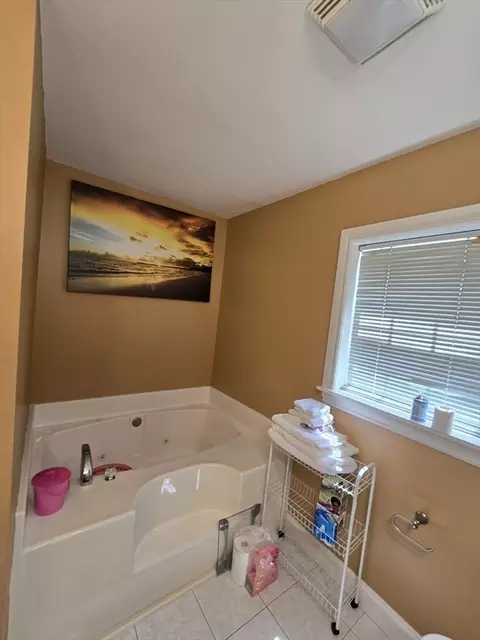 Bath - 4 Panarelli Way, Webster, MA 01570 photo 5 of 6