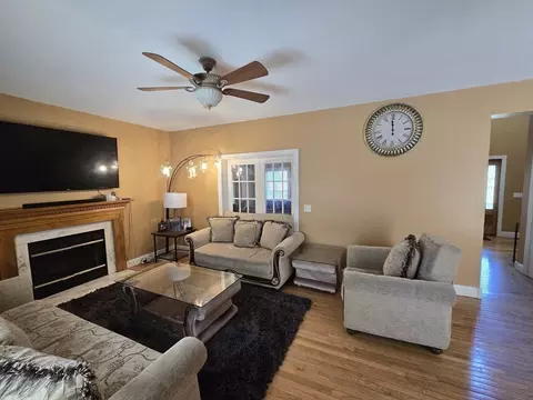 Living - 4 Panarelli Way, Webster, MA 01570 photo 3 of 4