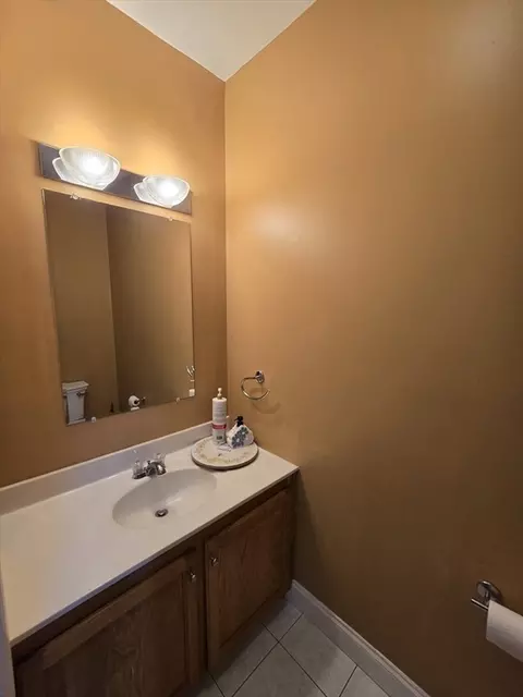 Bath - 4 Panarelli Way, Webster, MA 01570 photo 2 of 6