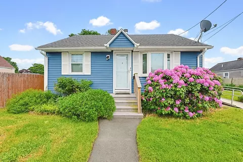 66 Little Neck Ave, Swansea, MA 02777