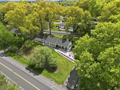 620 Roosevelt Ave, Springfield, MA 01118 photo 4