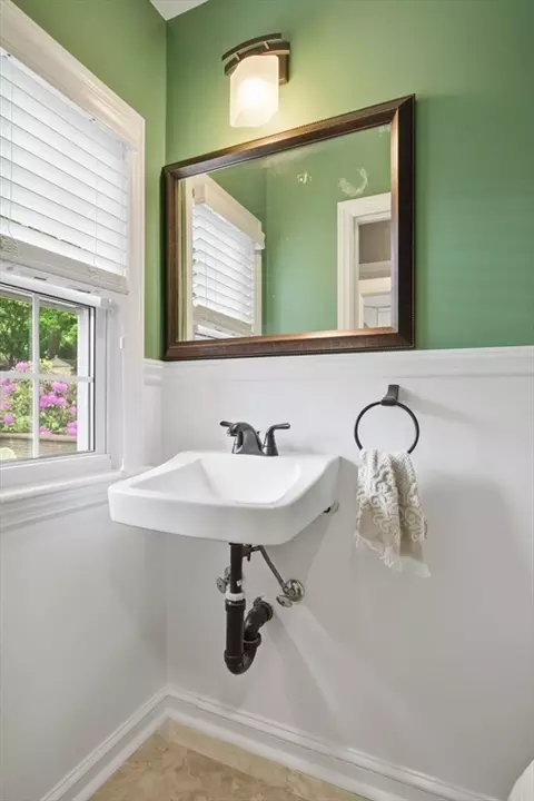 620 Roosevelt Ave, Springfield, MA 01118 photo 18
