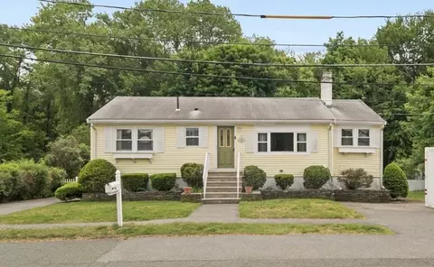 12 Karen Rd, Woburn, MA 01801