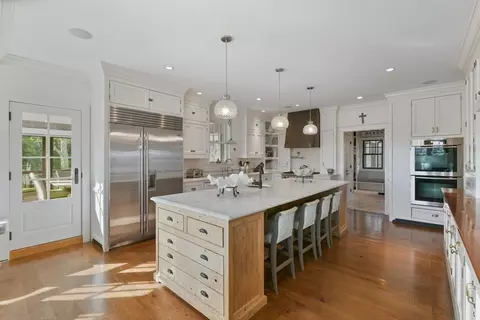 Kitchen - 22 Kent Rd, Barnstable, MA 02630 photo 2 of 4