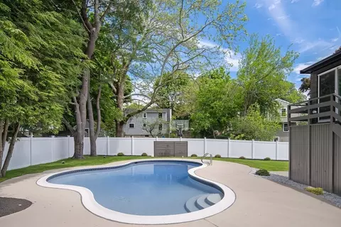 Exterior - 10 Meredith Cir, Needham, MA 02492 photo 1 of 4