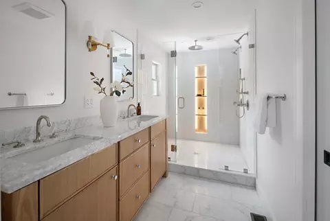 Bath - 10 Meredith Cir, Needham, MA 02492 photo 2 of 4