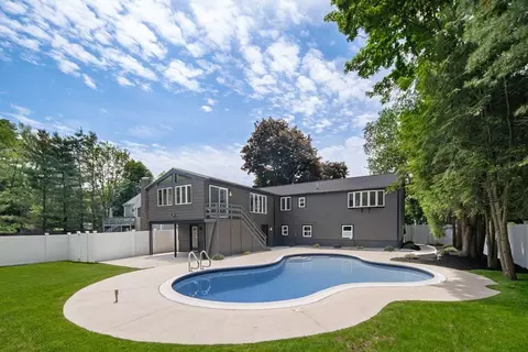 Exterior - 10 Meredith Cir, Needham, MA 02492 photo 2 of 4