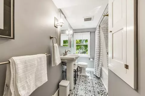 Bath - 38 Berkeley St, Reading, MA 01867 photo 3 of 3