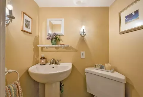Bath - 38 Berkeley St, Reading, MA 01867 photo 1 of 3