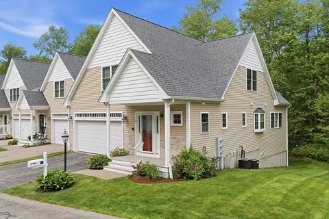 15 Midfield Dr #15, Rockland, MA 02370