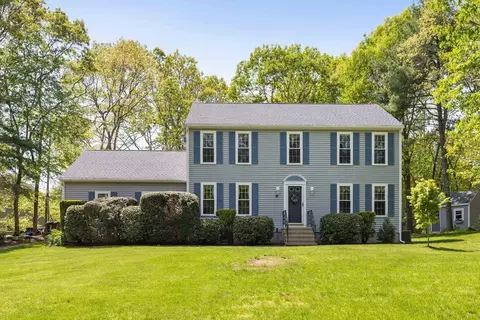 10 Barnstable Rd, Norfolk, MA 02056