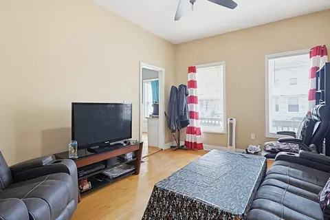 35 Oak St, Lowell, MA 01852 photo 9