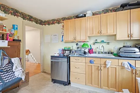 35 Oak St, Lowell, MA 01852 photo 14