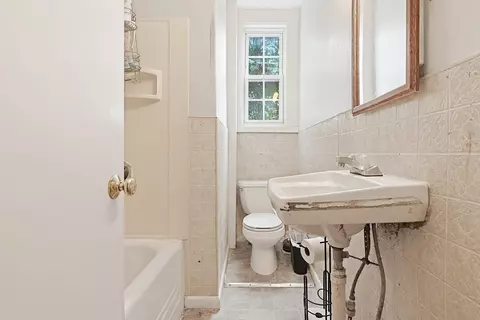 35 Oak St, Lowell, MA 01852 photo 8